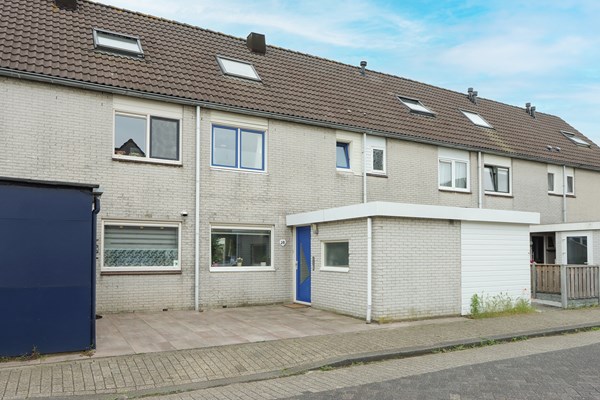 Sold subject to conditions: Lingestraat 28, 1316 CS Almere